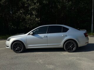 2018 Skoda Octavia III (A7) Рестайлинг, серебристый, 2100000 рублей, вид 1