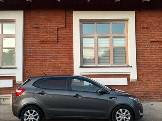 2013 Kia Rio 5-speed III, серый, 795000 рублей, вид 2
