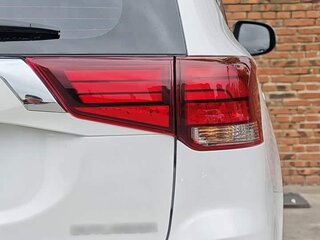 2022 Mitsubishi Outlander III Рестайлинг 3, белый, 2210000 рублей, вид 4