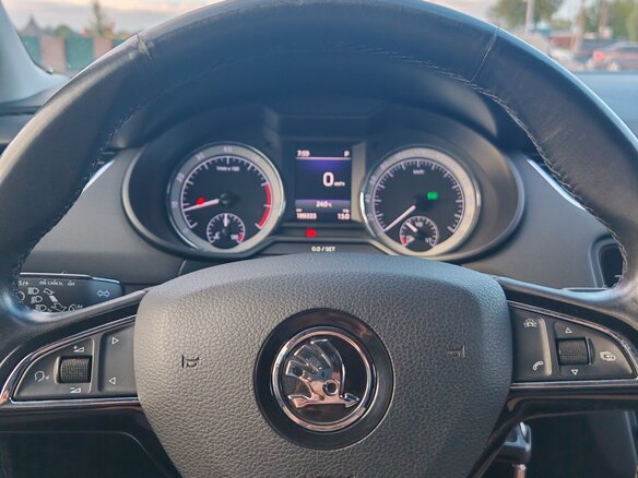 2018 Skoda Octavia III (A7) Рестайлинг, серый, 1700000 рублей - вид 10