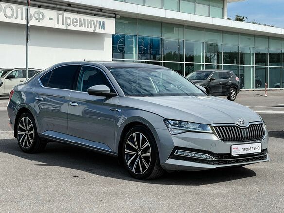 2025 Skoda Superb III Рестайлинг, серый - вид 2