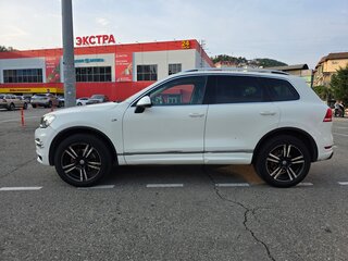 2011 Volkswagen Touareg II, белый, 1850000 рублей, вид 3