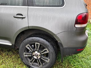 2008 Volkswagen Touareg I Рестайлинг, серый, 1200000 рублей, вид 5