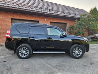 2014 Toyota Land Cruiser Prado 150 Series Рестайлинг 1, чёрный, 2990000 рублей, вид 4