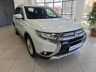2018 Mitsubishi Outlander III Рестайлинг 2, белый, 1799000 рублей, вид 3