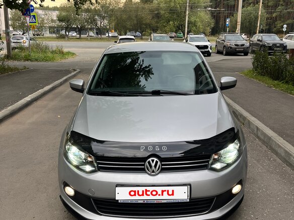 2013 Volkswagen Polo V, серебристый, 535000 рублей - вид 2