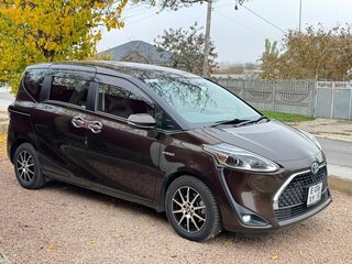 2018 Toyota Sienta II Рестайлинг, коричневый, 1850000 рублей, вид 2