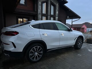2022 BMW X6 40d III (G06), белый, 8000000 рублей, вид 5