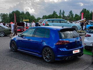 2016 Volkswagen Golf R VII, синий, 3200000 рублей, вид 4