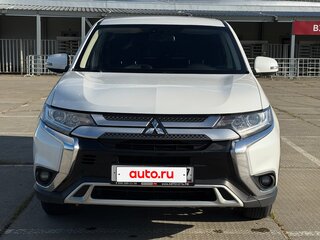 2020 Mitsubishi Outlander III Рестайлинг 3, белый, 1880000 рублей, вид 3