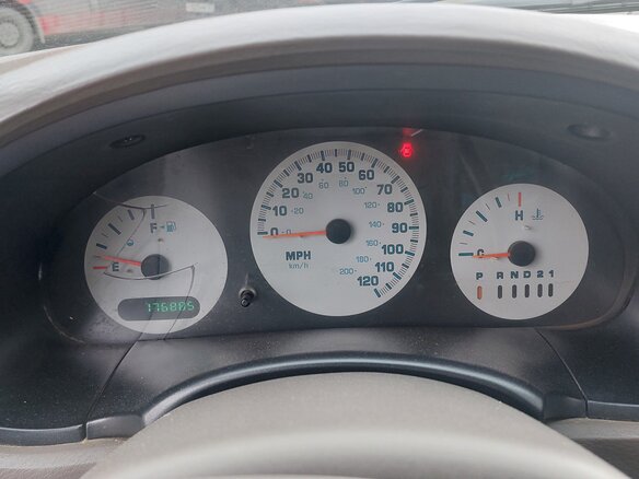 2001 Dodge Caravan 3-speed IV, пурпурный - вид 10
