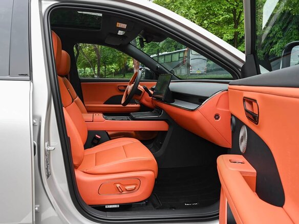 2026 Toyota bZ3X 58.3 kWh, серебристый, 2700000 рублей - вид 25