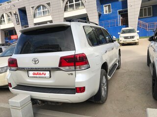 2016 Toyota Land Cruiser 200 Series Рестайлинг 2, белый, 4700000 рублей, вид 5