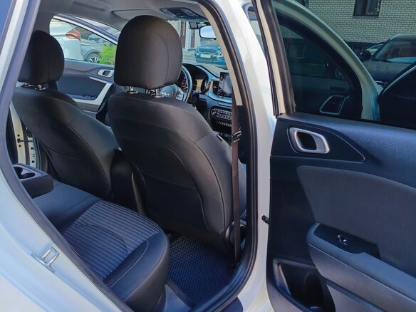 2021 Kia Ceed III Рестайлинг, белый, 1399999 рублей - вид 16