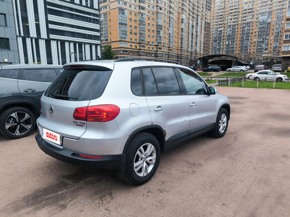 2011 Volkswagen Tiguan I Рестайлинг, серебристый, 900000 рублей - вид 2