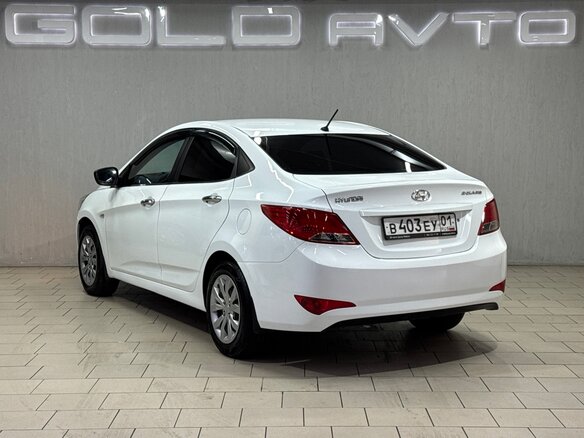 2014 Hyundai Solaris I Рестайлинг, белый, 650000 рублей - вид 6