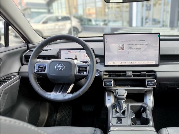 2026 Toyota RAV4 VI (XA60), чёрный, 4550000 рублей - вид 17