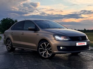 2015 Volkswagen Polo V Рестайлинг, бежевый, 860000 рублей, вид 1