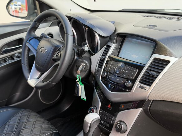 2012 Chevrolet Cruze I, белый - вид 4