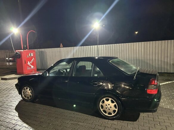 1996 Mercedes-Benz C-Класс 180 I (W202), чёрный, 370000 рублей - вид 8
