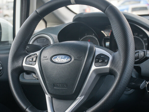 2011 Ford Fiesta Mk6, белый, 559000 рублей - вид 11