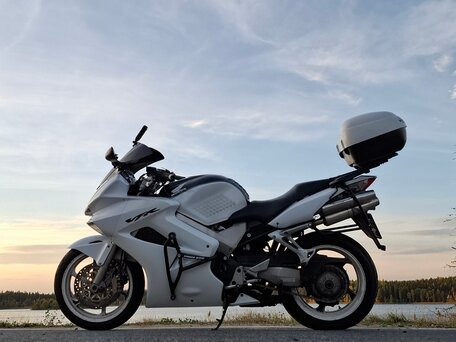 2004 Honda VFR 800, белый, 530000 рублей, вид 3