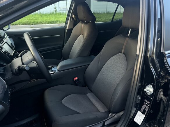 2020 Toyota Camry VIII (XV70), чёрный, 2450000 рублей - вид 18