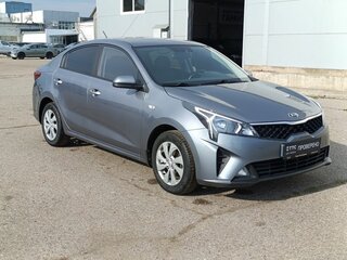 2021 Kia Rio IV Рестайлинг, серый, 1445000 рублей, вид 3