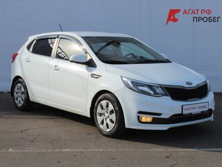 2017 Kia Rio III Рестайлинг, белый, 960000 рублей, вид 3