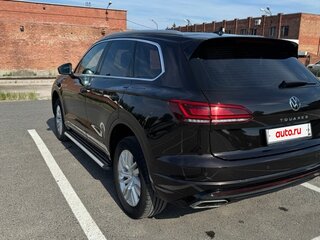 2021 Volkswagen Touareg III, коричневый, 5440000 рублей, вид 4