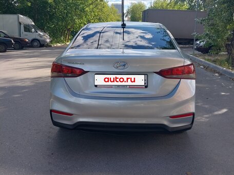 2018 Hyundai Solaris II, серебристый, 750000 рублей, вид 5