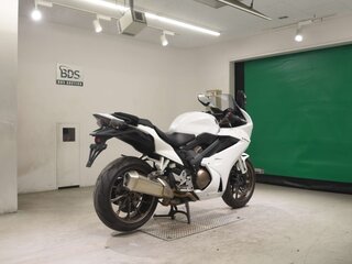 2010 Honda VFR 800, белый, 646000 рублей, вид 4
