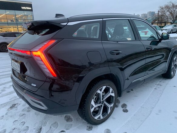2024 Geely Atlas II, чёрный, 3100000 рублей - вид 2