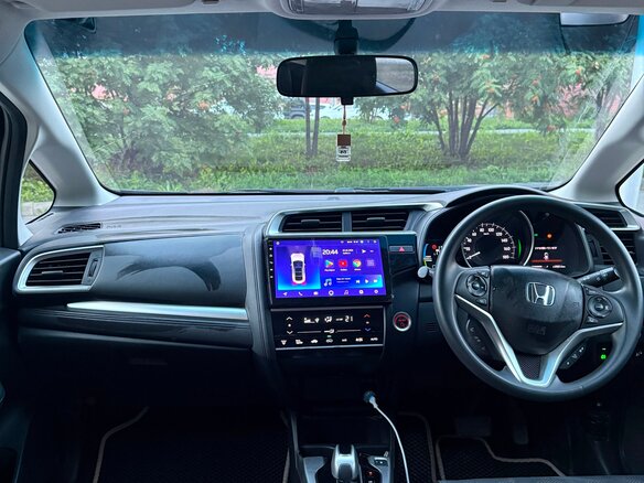 2018 Honda Fit III Рестайлинг, белый, 1385000 рублей - вид 7