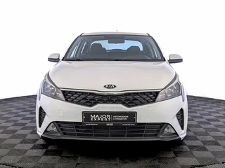2021 Kia Rio IV Рестайлинг, белый, 1640000 рублей, вид 2