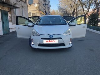 2014 Toyota Aqua I, белый, 700000 рублей, вид 2