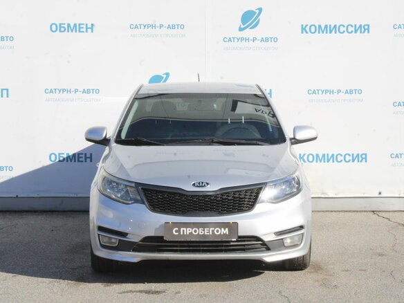 2017 Kia Rio III Рестайлинг, серебристый, 1050000 рублей - вид 1