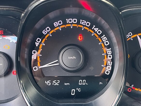 2019 Lada (ВАЗ) Vesta I, красный, 1050000 рублей - вид 4