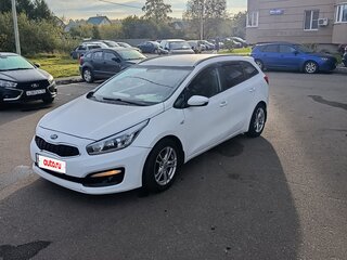 2017 Kia Ceed II Рестайлинг, белый, 900000 рублей, вид 1