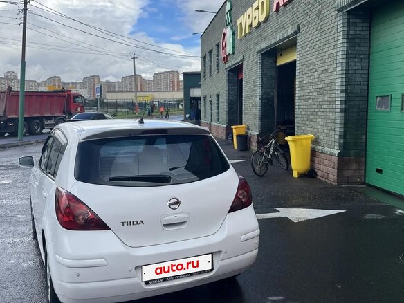 2010 Nissan Tiida I, белый - вид 5
