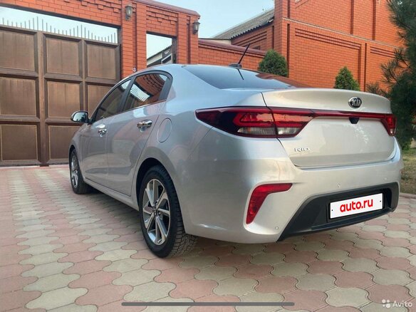 2020 Kia Rio IV, серебристый, 1700000 рублей - вид 1