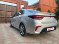 2020 Kia Rio IV, серебристый, 1700000 рублей - вид 1