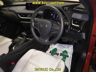 2022 Lexus UX 200 I, оранжевый, 2650000 рублей, вид 4
