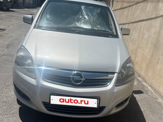 2011 Opel Zafira B Рестайлинг, серебристый, 600000 рублей, вид 1