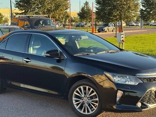 2017 Toyota Camry VII (XV50) Рестайлинг, чёрный, 1930000 рублей, вид 3