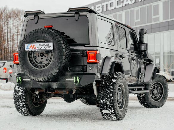 2018 Jeep Wrangler IV (JL), серый, 4990000 рублей - вид 1