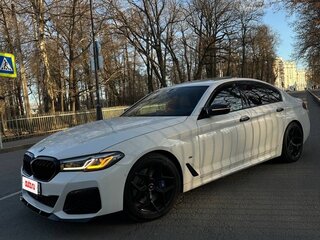 2021 BMW 5 серии 520i VII (G30/G31/G38) Рестайлинг, белый, 4450000 рублей, вид 3