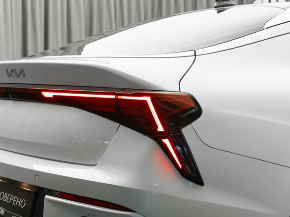 2024 Kia K5 III Рестайлинг, белый, 3600000 рублей - вид 8