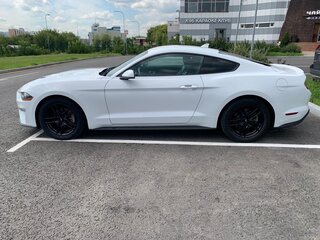 2022 Ford Mustang VI Рестайлинг, белый, 3350000 рублей, вид 2
