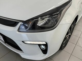 2017 Kia Rio III Рестайлинг, белый, 1180000 рублей, вид 5